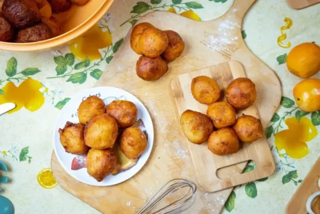 Bolinho de Chuva de Cenoura com Cobertura de Brigadeiro