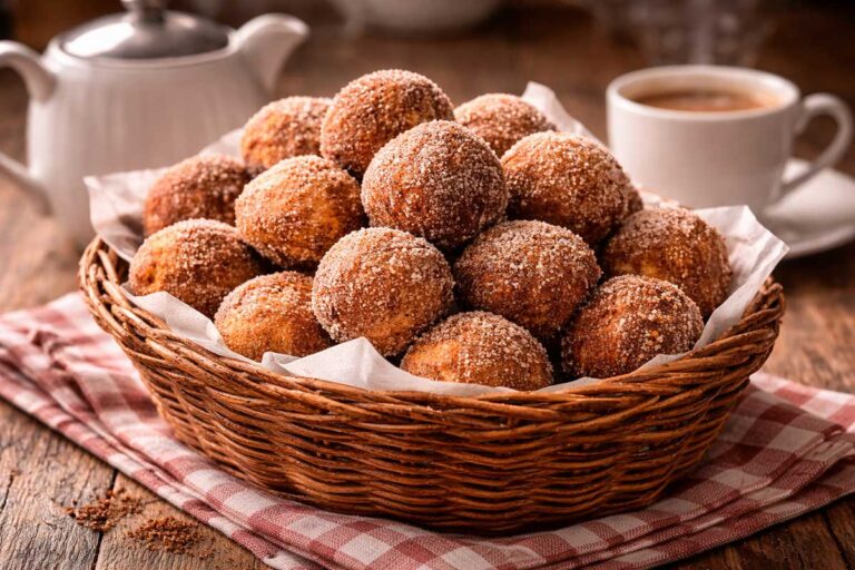 Receita de Bolinho de Chuva Integral Assado: O Segredo da Massa Acetinada e Saudável