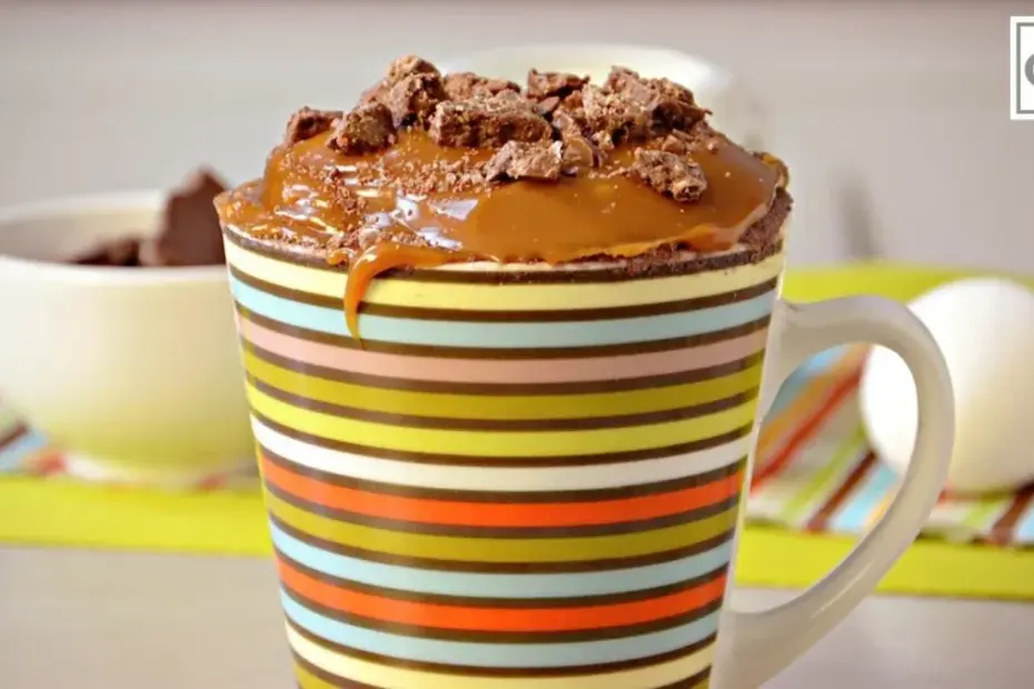 Bolo de caneca de chocolate e doce
