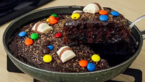 Bolo de Chocolate com Brigadeiro Fácil de Fazer Sem Forno